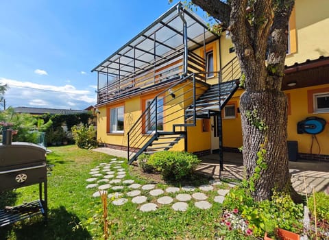 Property building, Day, Garden, Garden view