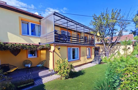 Property building, Day, Garden, Garden view