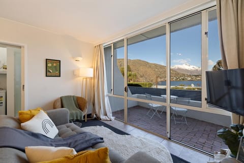 View (from property/room), Living room, Lake view, Mountain view