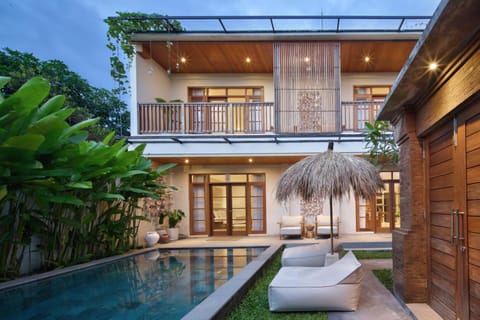 Property building, Patio, Natural landscape, Garden, View (from property/room), Balcony/Terrace, Seating area, Garden view, Pool view, Swimming pool, sunbed