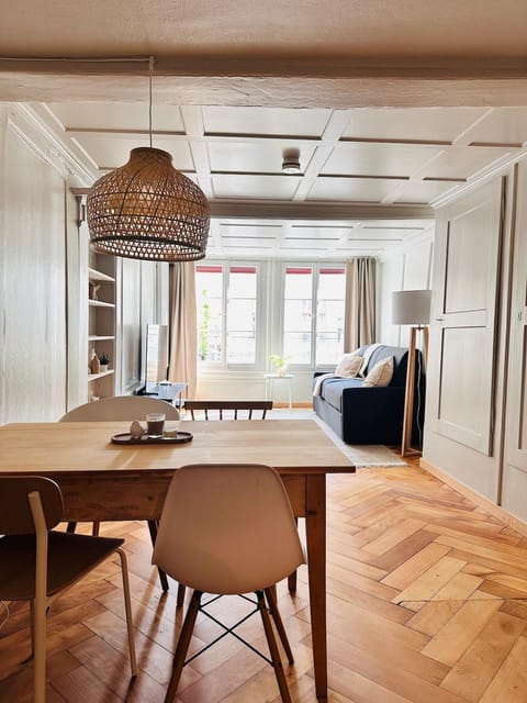 Living room, Seating area, Dining area