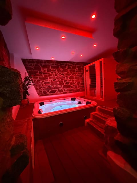 Hot Tub, Spa and wellness centre/facilities