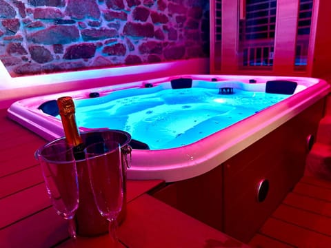Hot Tub, Spa and wellness centre/facilities