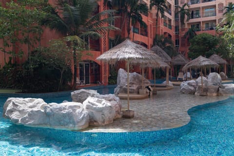 Day, Pool view, Swimming pool, sunbed