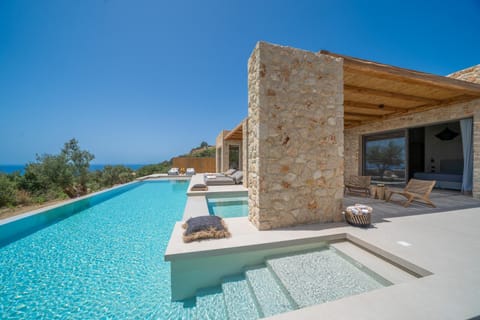 Property building, Patio, Day, Natural landscape, Pool view, Swimming pool, sunbed