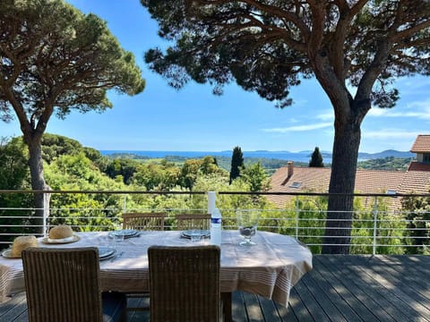 Day, Natural landscape, View (from property/room), Balcony/Terrace, Dining area, Mountain view, Sea view