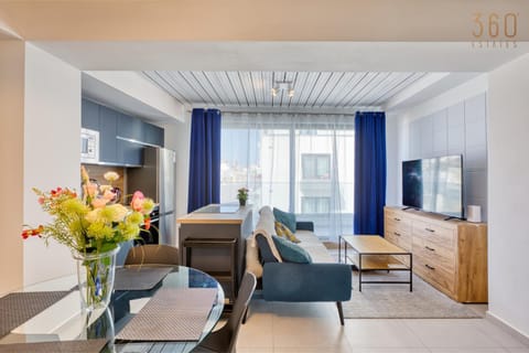 Communal lounge/ TV room, TV and multimedia, Kitchen or kitchenette, Living room, Seating area, Dining area, Evening entertainment