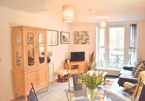 TV and multimedia, Living room, Dining area