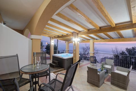 Hot Tub, Balcony/Terrace, Sea view