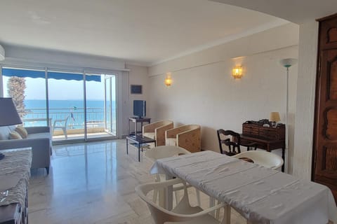 Apartment with terrace at the foot of the beach Apartment in Saint-Raphael