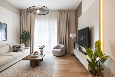 TV and multimedia, Living room, Seating area, Evening entertainment