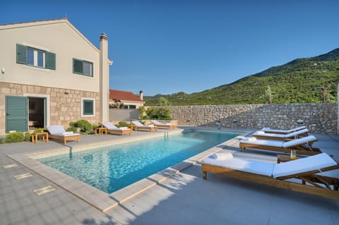 Property building, Spring, Day, Natural landscape, Mountain view, Pool view, Swimming pool, sunbed