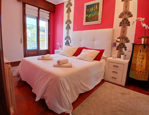 Bed, Bedroom, towels, wardrobe
