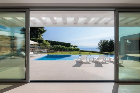 Pool view, Sea view, Swimming pool, sunbed