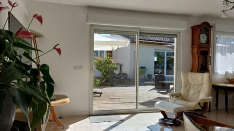 Patio, Living room