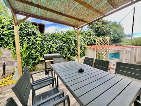 Patio, Balcony/Terrace, Dining area, sunbed