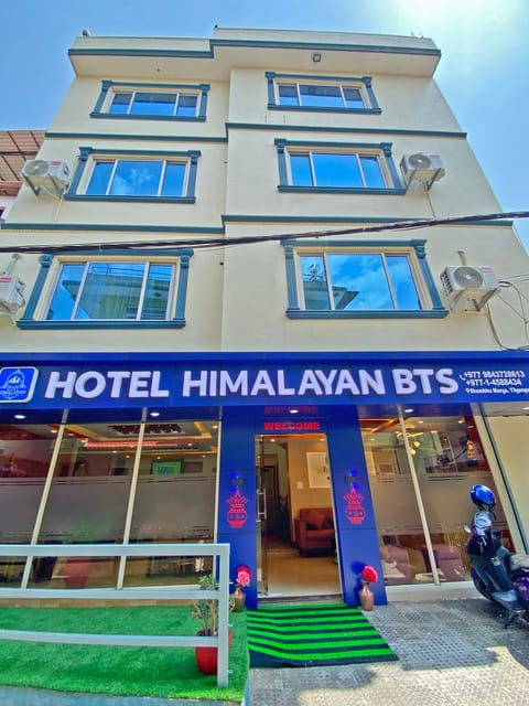 Property building, Facade/entrance, Day, Street view