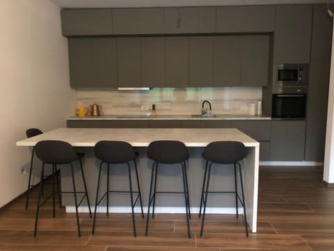 Kitchen or kitchenette, Dining area, stove