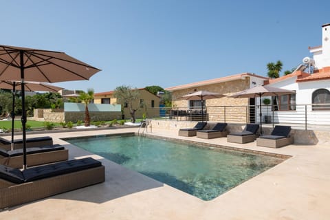 Property building, Patio, Day, Garden, Garden view, Pool view, Swimming pool, sunbed