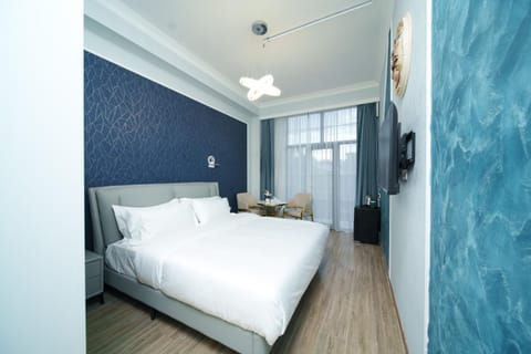 Bed, Bedroom, fireplace