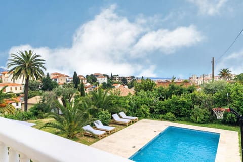 Large 7 bedrooms villa near beach, sea view, islands & bay of Cannes Villa in Cannes