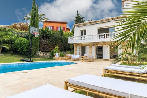 Large 7 bedrooms villa near beach, sea view, islands & bay of Cannes Villa in Cannes