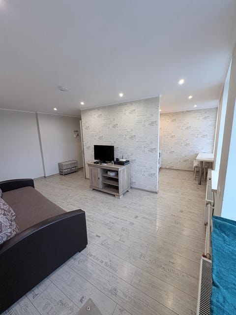 TV and multimedia, Living room, Bedroom