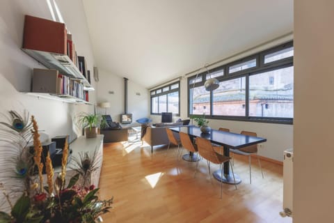 Communal lounge/ TV room, Photo of the whole room, Seating area, Dining area, fireplace