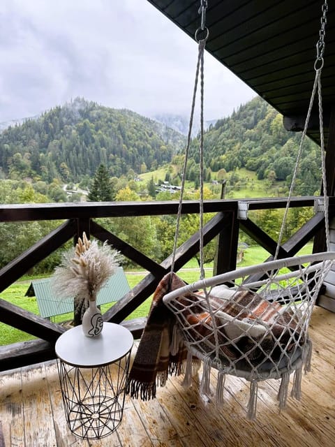 Natural landscape, Balcony/Terrace, Seating area, Mountain view