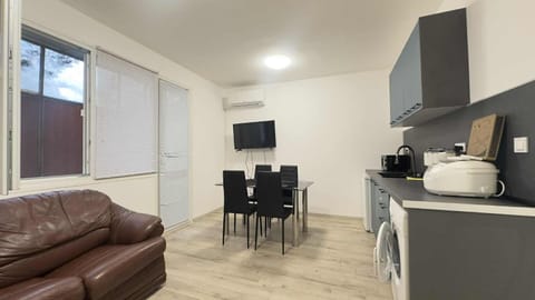 TV and multimedia, Kitchen or kitchenette, Seating area, Dining area, washing machine, kitchen