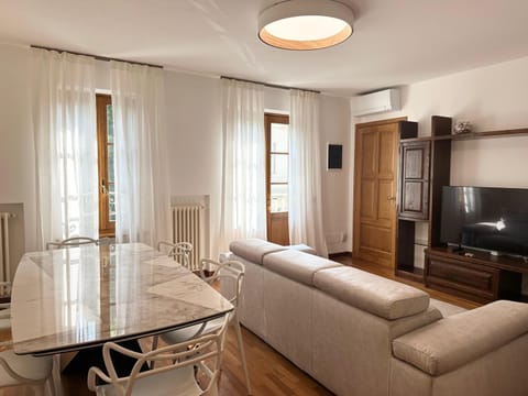 Communal lounge/ TV room, Living room, Seating area, Dining area