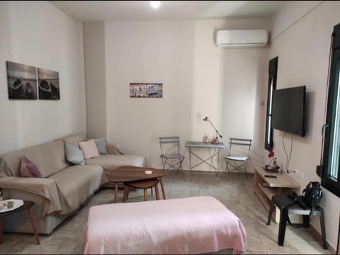 TV and multimedia, Living room, Seating area, Dining area, Evening entertainment, Bedroom, air conditioner