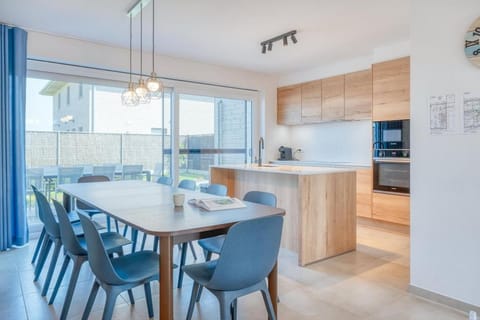 Beautiful Holiday Home for 10 with Garden Apartment in Bredene