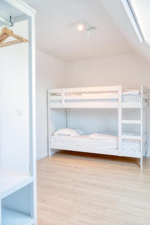 Beautiful Holiday Home for 10 with Garden Apartment in Bredene