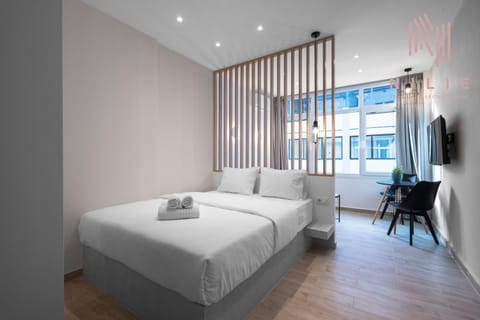 Bed, TV and multimedia, towels