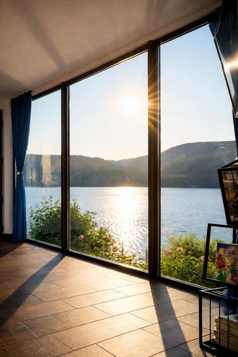 Day, Lake view