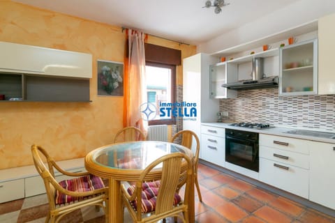 Kitchen or kitchenette, oven