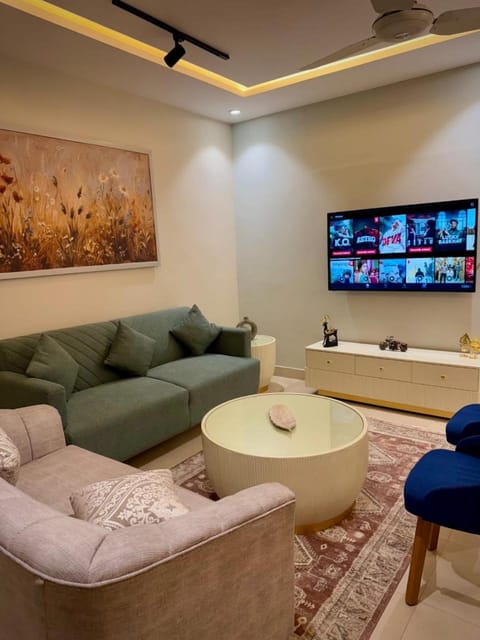 Communal lounge/ TV room, TV and multimedia, Living room, Seating area