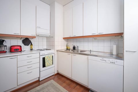 Coffee/tea facilities, dishwasher, oven, stove, toaster, kitchen