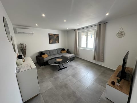 Superbe T2 moderne refait à neuf Apartment in Pont-Saint-Esprit