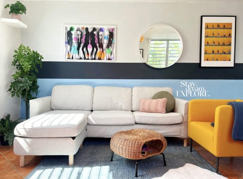 Living room, Decorative detail, Seating area