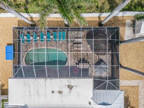 Resort Style Living, Sleeps 12, Heated Pool & Hot Tub - Sea Breeze Oasis - Roelens House in Cypress Lake