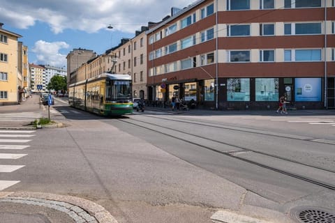 3BR Scandinavian 76 m2 Linnanmäki Free parking Apartment in Helsinki