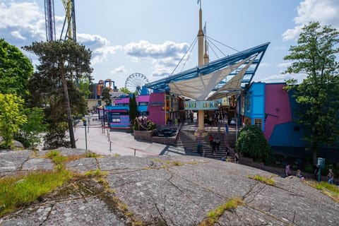 3BR Scandinavian 76 m2 Linnanmäki Free parking Apartment in Helsinki