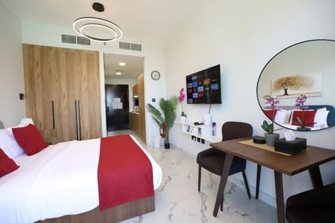 TV and multimedia, Photo of the whole room, Seating area, Dining area, Bedroom, fireplace, wardrobe, air conditioner