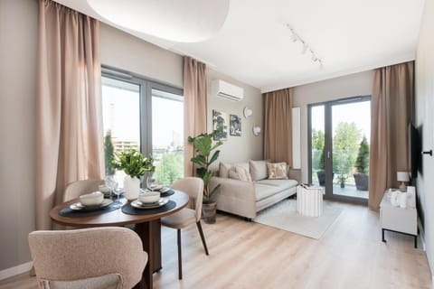 TV and multimedia, View (from property/room), Balcony/Terrace, Living room, Seating area