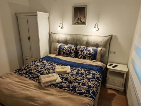 Bed, Photo of the whole room, Bedroom, wardrobe