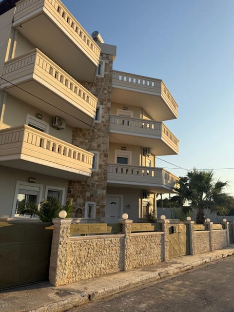 Property building, Day, View (from property/room), Balcony/Terrace
