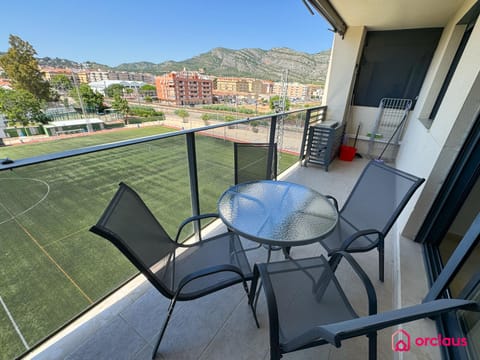 Balcony/Terrace, Dining area, Mountain view