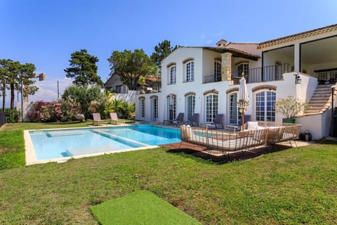 Villa with 8 bedrooms, sea view, great comfort Villa in Cannes